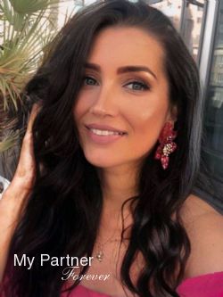 Charming Ukrainian Woman Yuliya from Kharkov, Ukraine