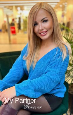 Dating Service to Meet Beautiful Russian Lady Elena from Sevastopol, Russia