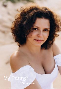 Dating Service to Meet Beautiful Ukrainian Girl Lilya from Krivoj Rog, Ukraine