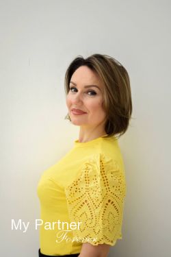 Dating Service to Meet Stunning Ukrainian Woman Oksana from Kharkov, Ukraine