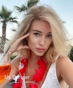 Dating Site to Meet Stunning Ukrainian Woman Yuliya from Vinnitsa, Ukraine