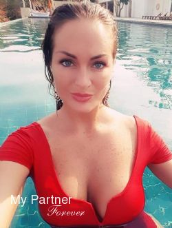 Dating with Gorgeous Ukrainian Girl Yuliya from Lugansk, Ukraine