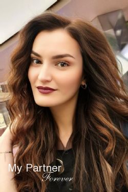 Dating with Stunning Ukrainian Girl Elena from Dniepropetrovsk, Ukraine