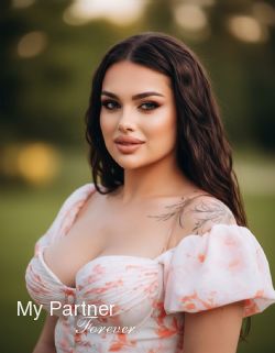 Datingsite to Meet Beautiful Ukrainian Woman Amina from Khmelnitsky, Ukraine