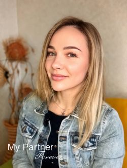 Datingsite to Meet Charming Ukrainian Girl Eva from Kiev, Ukraine