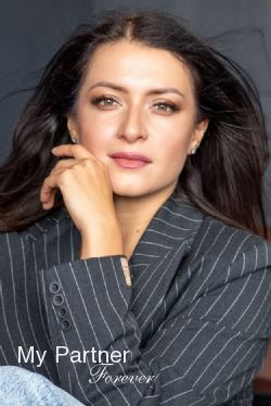 Online Dating with Beautiful Belarusian Woman Elena from Grodno, Belarus