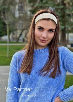 Online Dating with Beautiful Ukrainian Woman Ivanna from Chernovtsy, Ukraine