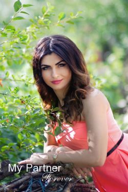 Online Dating with Gorgeous Ukrainian Girl Nadezhda from Kharkov, Ukraine