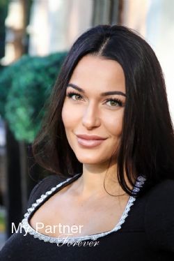 Online Dating with Pretty Russian Lady Svetlana from Almaty, Kazakhstan