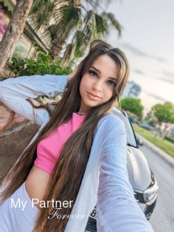 Online Dating with Single Ukrainian Woman Elizaveta from Kharkov, Ukraine