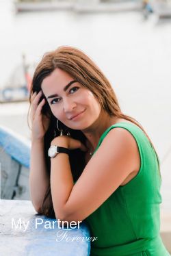 Online Dating with Stunning Ukrainian Woman Miroslava from Zaporozhye, Ukraine