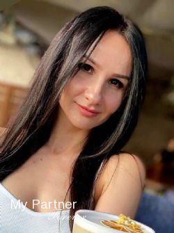 Stunning Ukrainian Lady Yuliya from Poltava, Ukraine