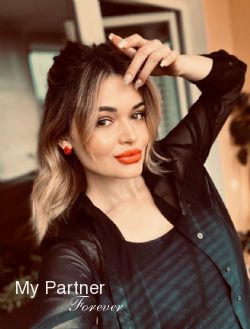 Ukrainian Woman Looking for Men - Alyona from Kiev, Ukraine