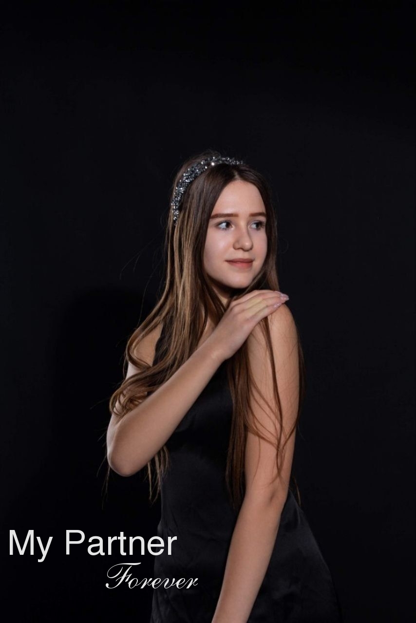 Dating Service to Meet Beautiful Belarusian Girl Evelina from Grodno, Belarus