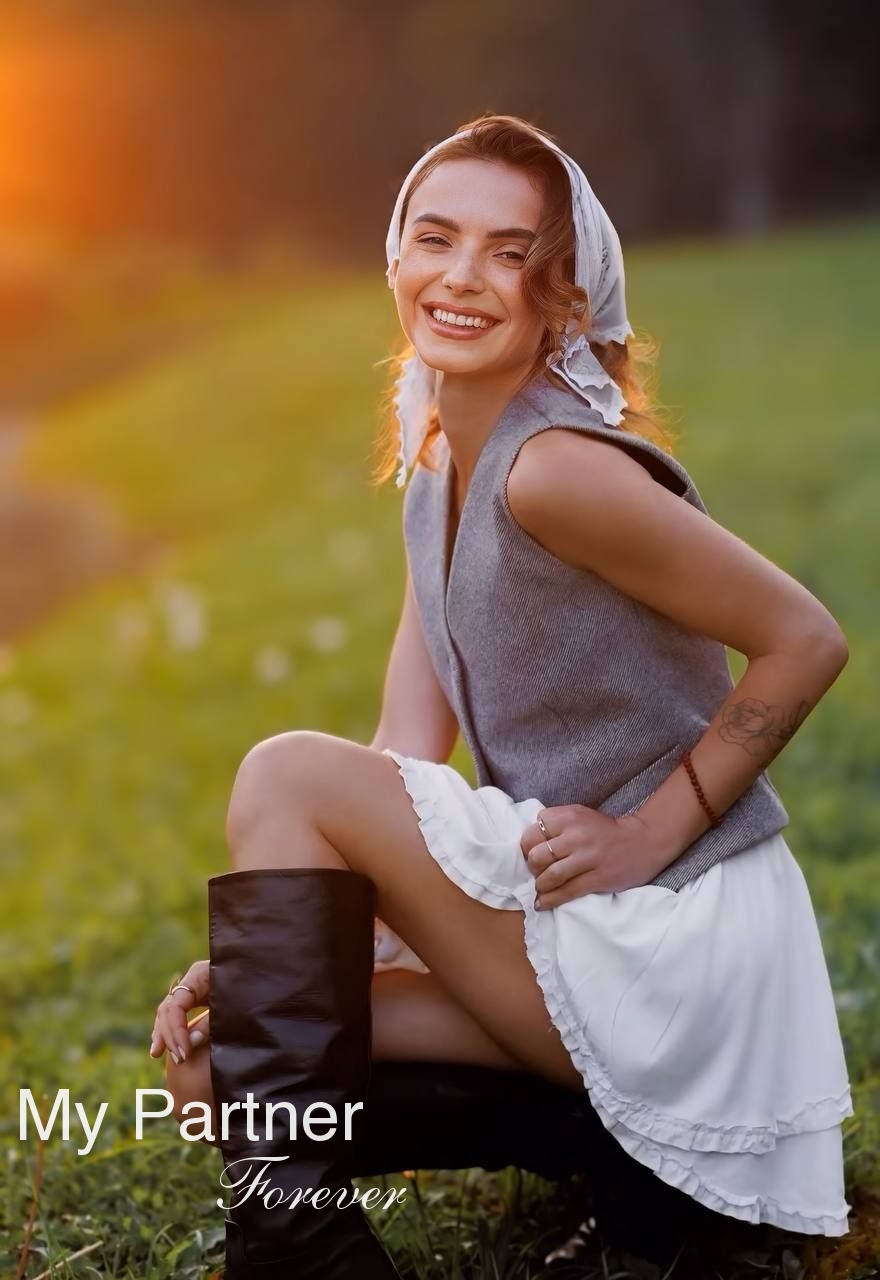 Dating Service to Meet Beautiful Ukrainian Woman Elena from Chernovtsy, Ukraine
