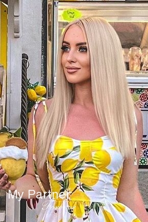 Dating Service to Meet Charming Belarusian Woman Yuliya from Minsk, Belarus