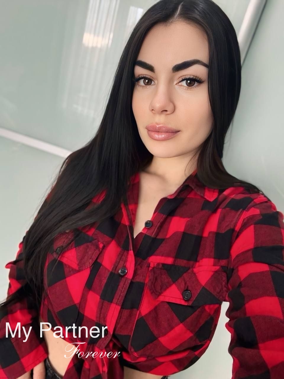 Dating Service to Meet Charming Ukrainian Girl Yuliya from Kiev, Ukraine