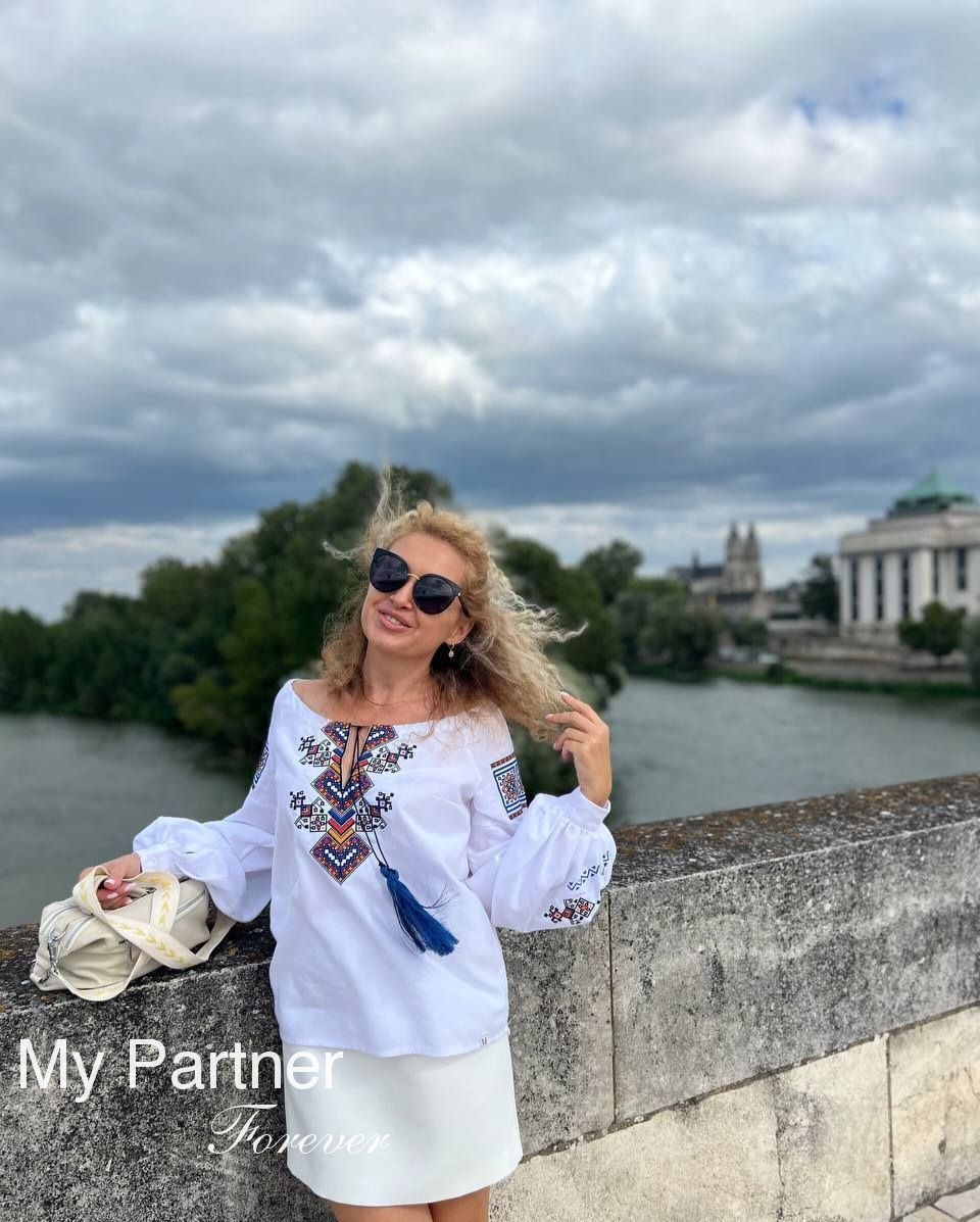 Dating Service to Meet Gorgeous Ukrainian Girl Larisa from Kharkov, Ukraine