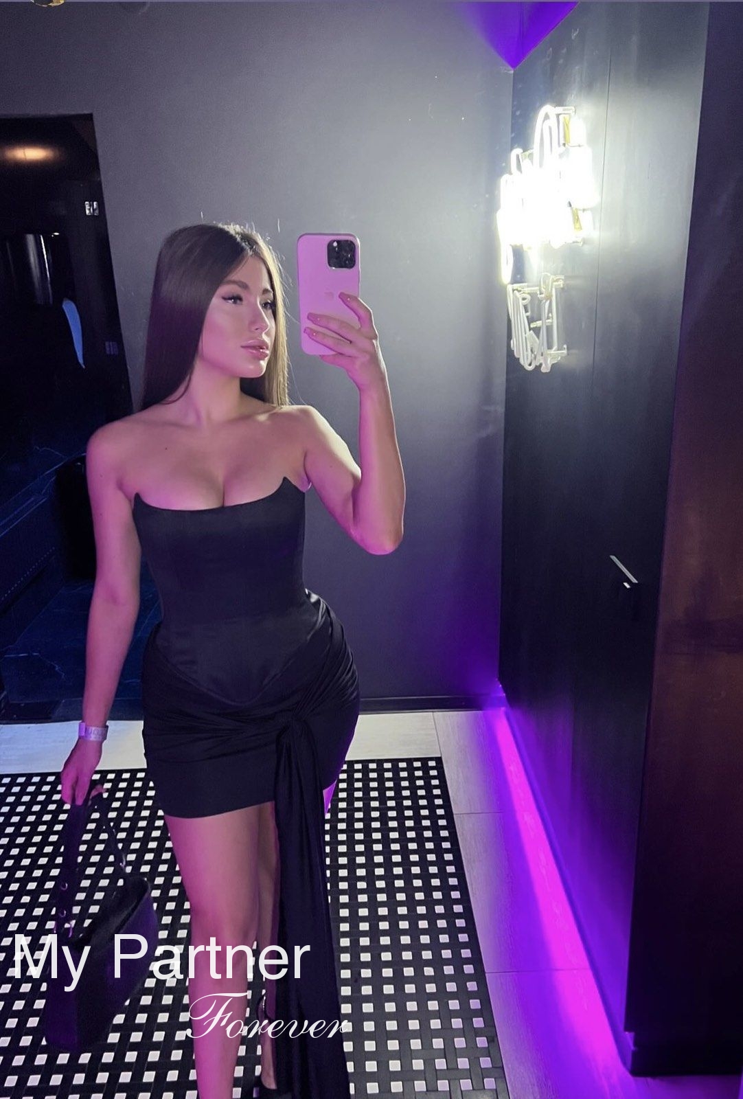 Dating Service to Meet Gorgeous Ukrainian Woman Oksana from Lvov, Ukraine