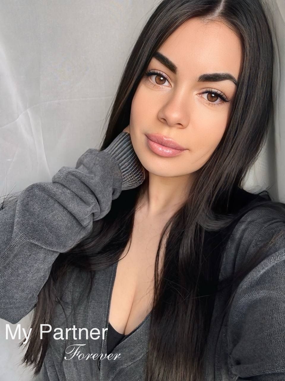 Dating Service to Meet Pretty Ukrainian Girl Yuliya from Kiev, Ukraine