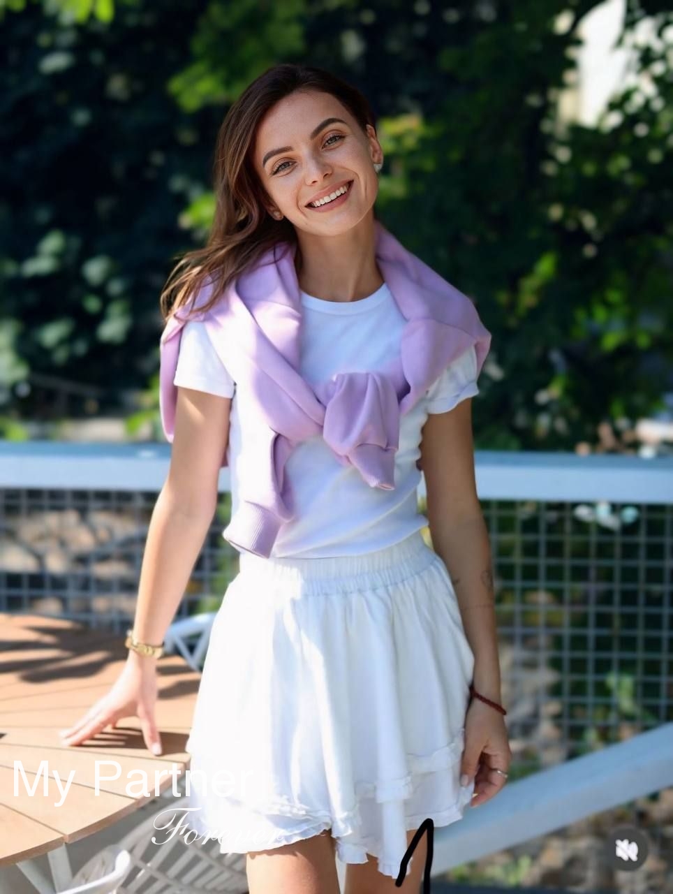 Dating Service to Meet Pretty Ukrainian Woman Elena from Chernovtsy, Ukraine