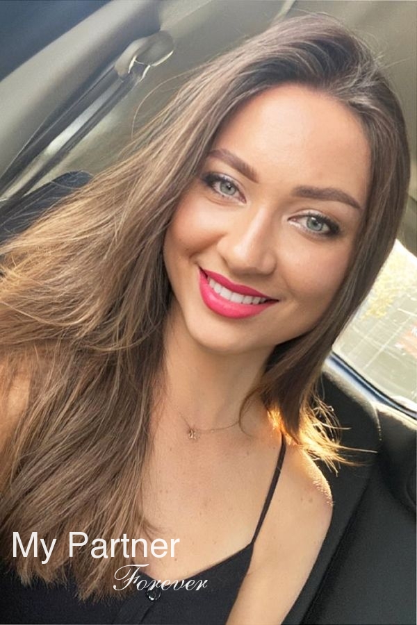 Dating Service to Meet Sexy Ukrainian Lady Valeriya from Krivoj Rog, Ukraine