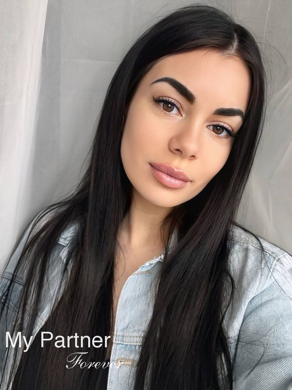 Dating Service to Meet Single Ukrainian Girl Yuliya from Kiev, Ukraine