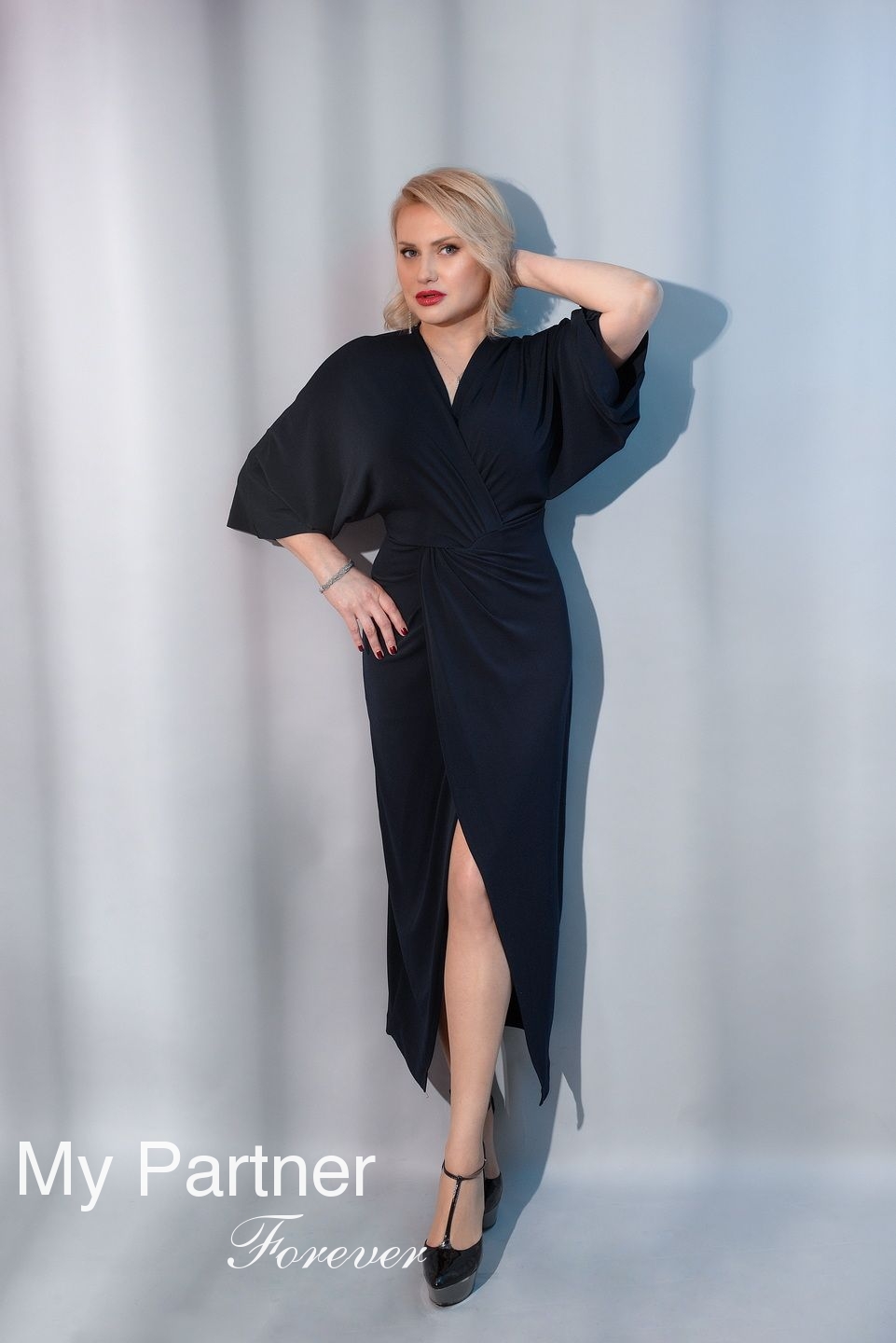 Dating Service to Meet Stunning Ukrainian Girl Elena from Kharkov, Ukraine