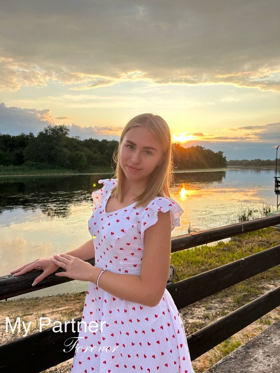 Dating Service to Meet Stunning Ukrainian Lady Aleksandra from Dniepropetrovsk, Ukraine