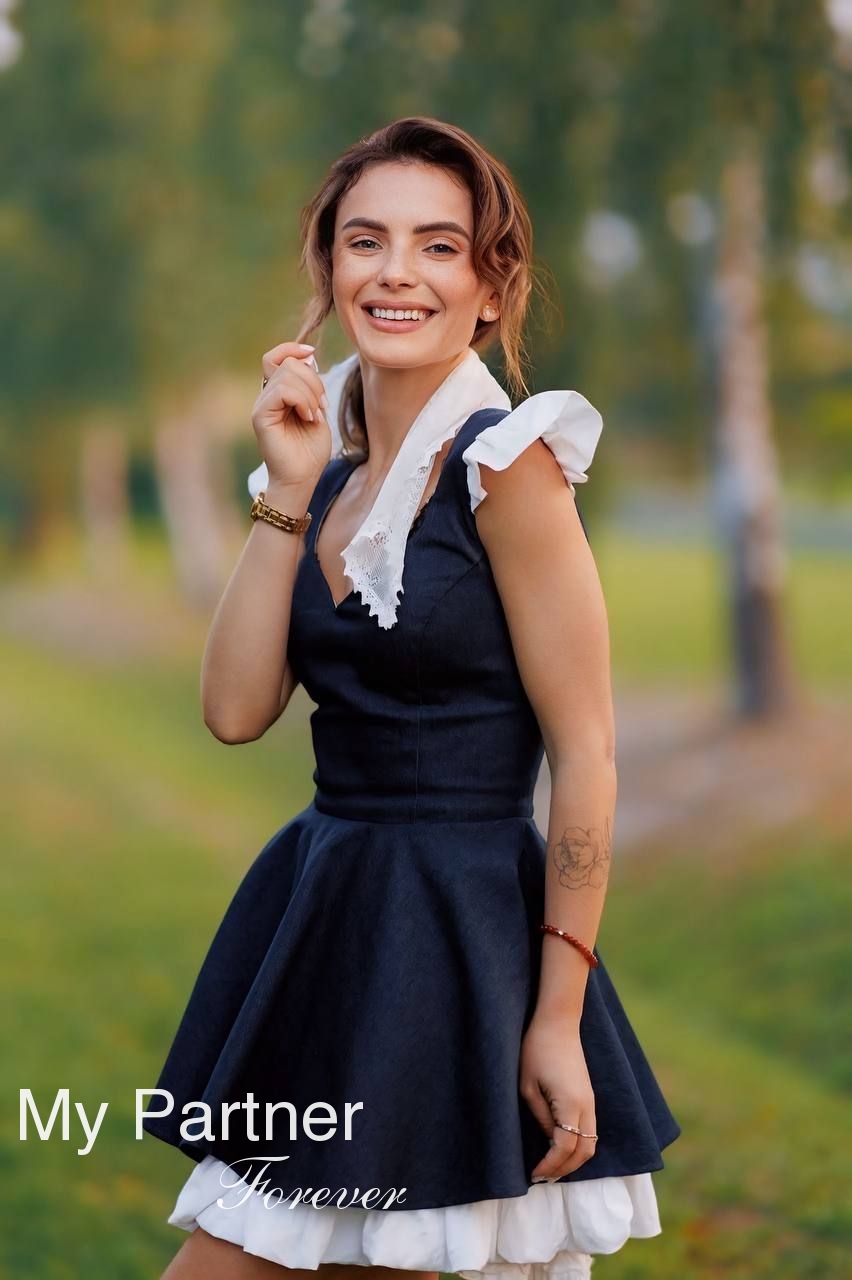Dating Service to Meet Stunning Ukrainian Woman Elena from Chernovtsy, Ukraine