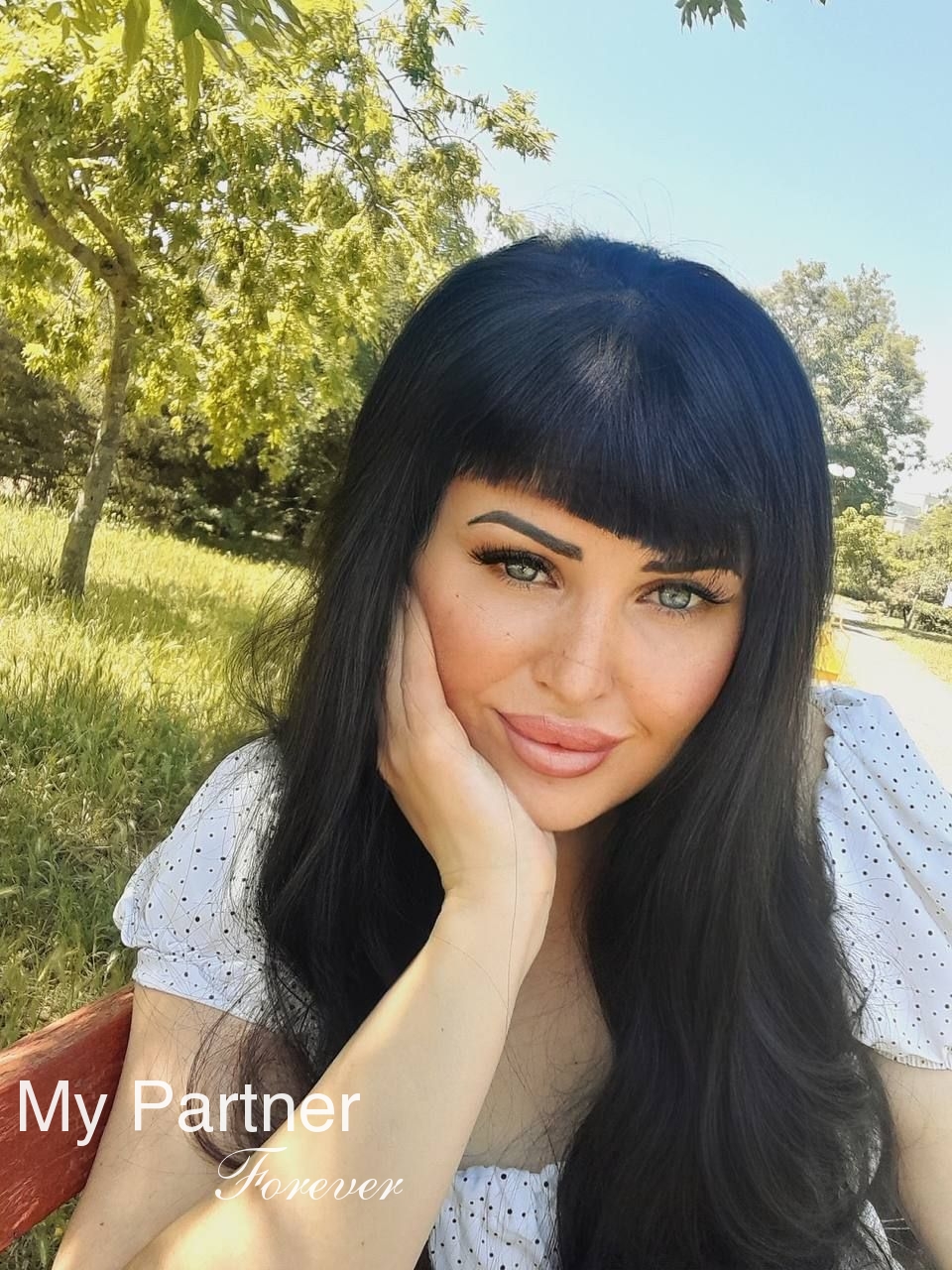 Dating Service to Meet Stunning Ukrainian Woman Elena from Odessa, Ukraine