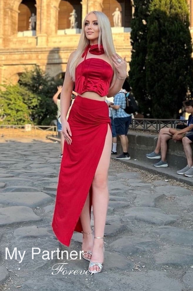 Dating Site to Meet Beautiful Belarusian Woman Yuliya from Minsk, Belarus