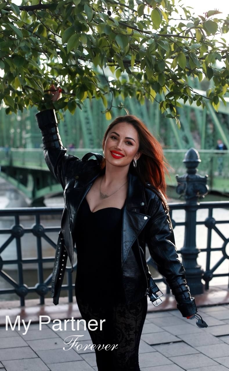 Dating Site to Meet Pretty Ukrainian Lady Yuliya from Odessa, Ukraine