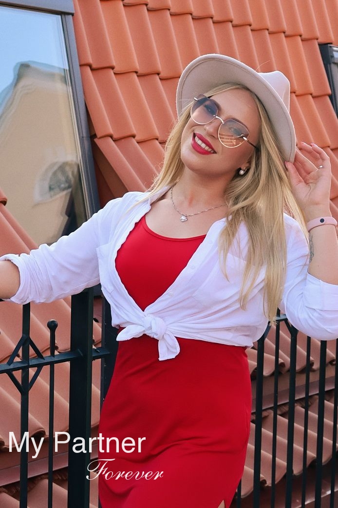 Dating with Beautiful Belarusian Lady Anastasiya from Grodno, Belarus