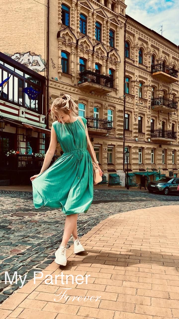 Dating with Beautiful Ukrainian Girl Mariya from Kiev, Ukraine