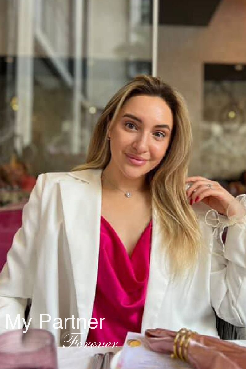 Dating with Gorgeous Ukrainian Lady Aleksandra from Kharkov, Ukraine