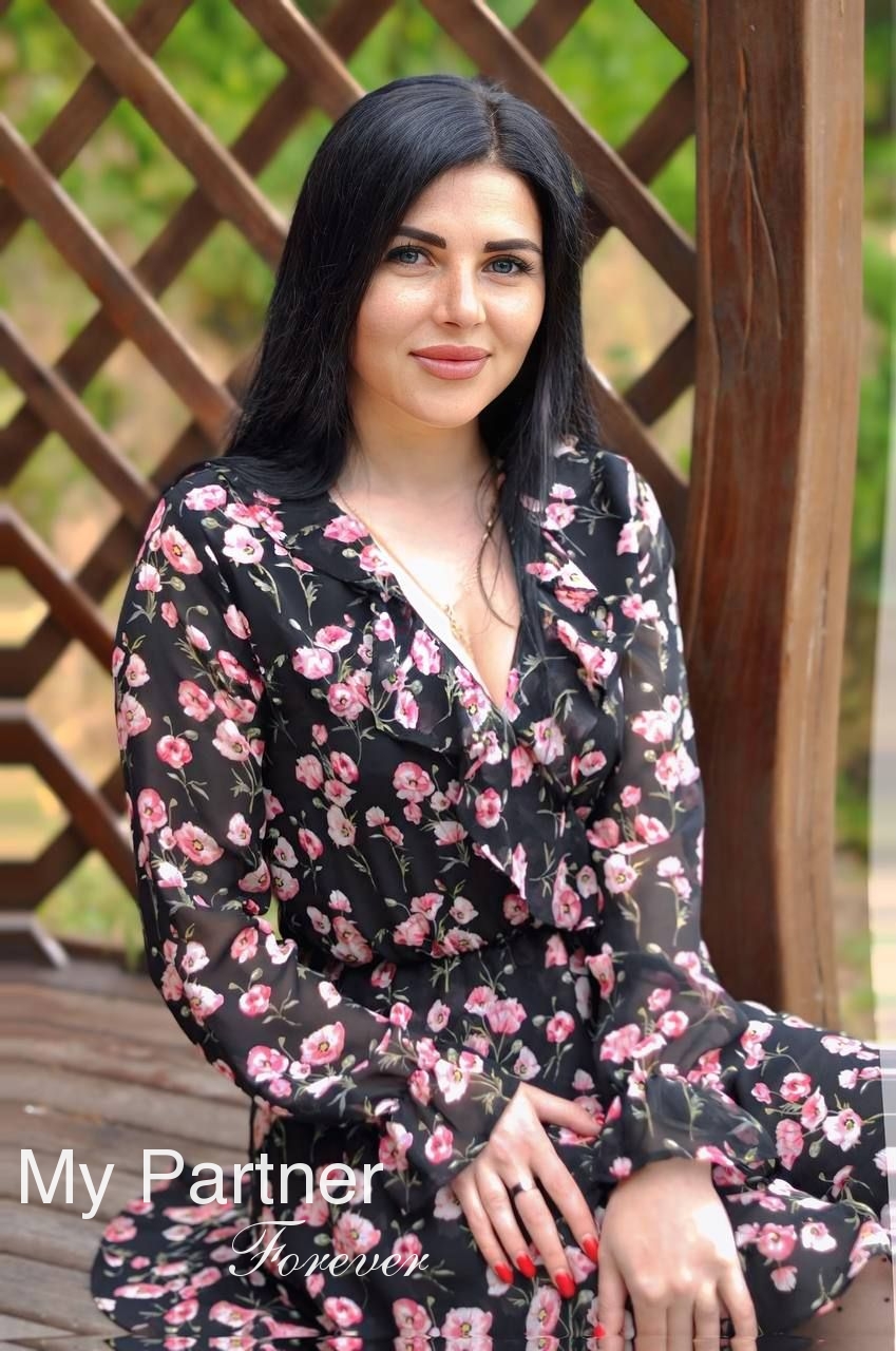 Dating with Gorgeous Ukrainian Woman Irina from Cherkasy, Ukraine