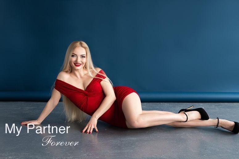 Dating with Gorgeous Ukrainian Woman Lyubov from Poltava, Ukraine