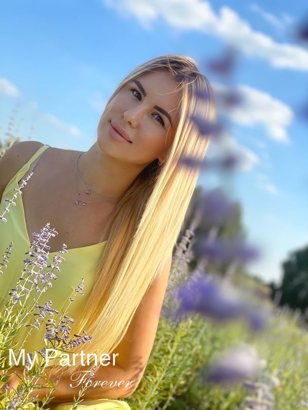 Dating with Sexy Ukrainian Lady Lyubov from Kiev, Ukraine