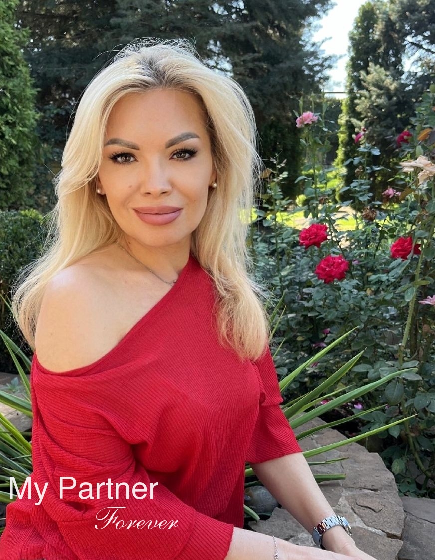 Dating with Sexy Ukrainian Woman Ella from Krivoj Rog, Ukraine