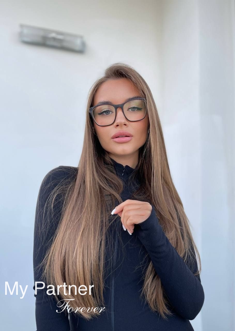 Dating with Sexy Ukrainian Woman Viktoriya from Kharkov, Ukraine