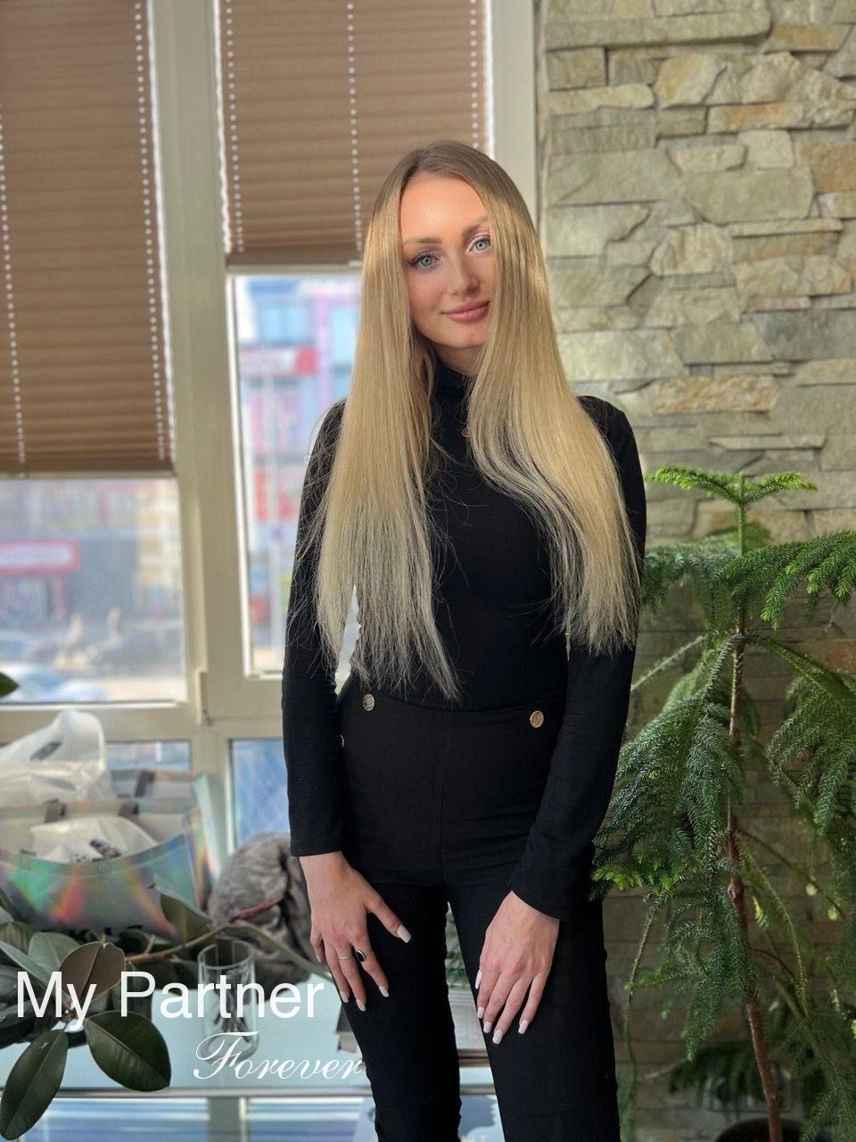 Dating with Stunning Ukrainian Girl Mariya from Kiev, Ukraine