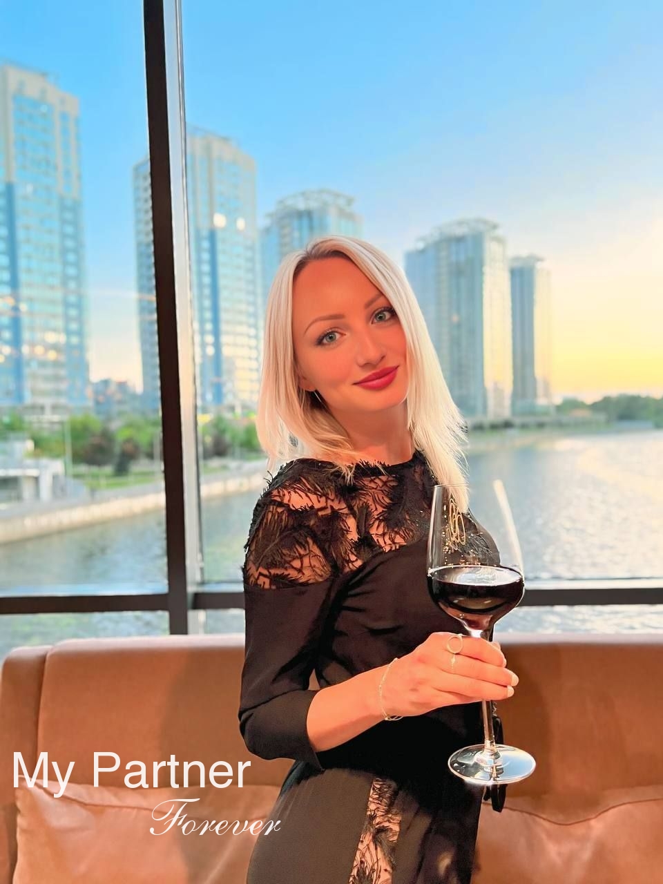 Datingsite to Meet Beautiful Ukrainian Girl Mariya from Kiev, Ukraine