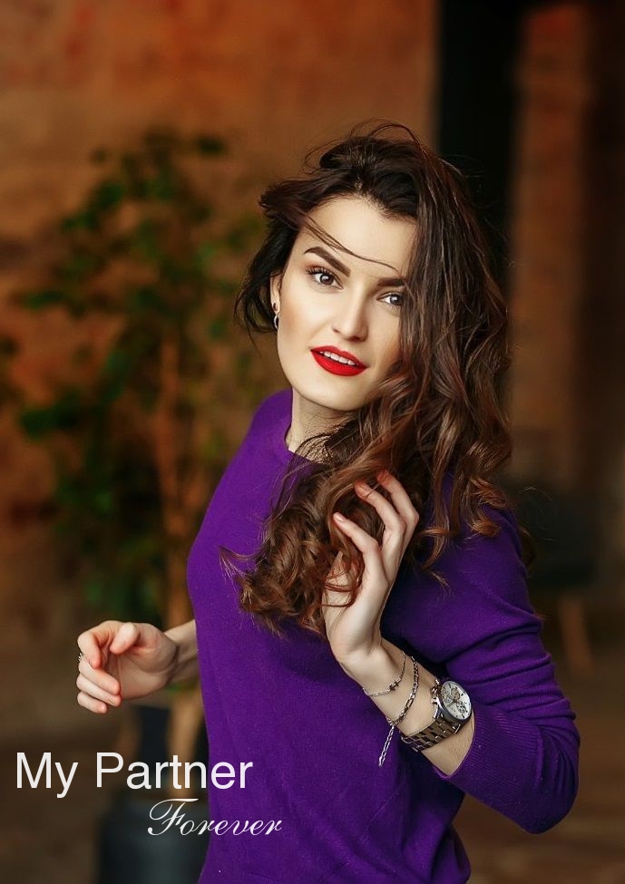 Datingsite to Meet Single Ukrainian Girl Elena from Dniepropetrovsk, Ukraine