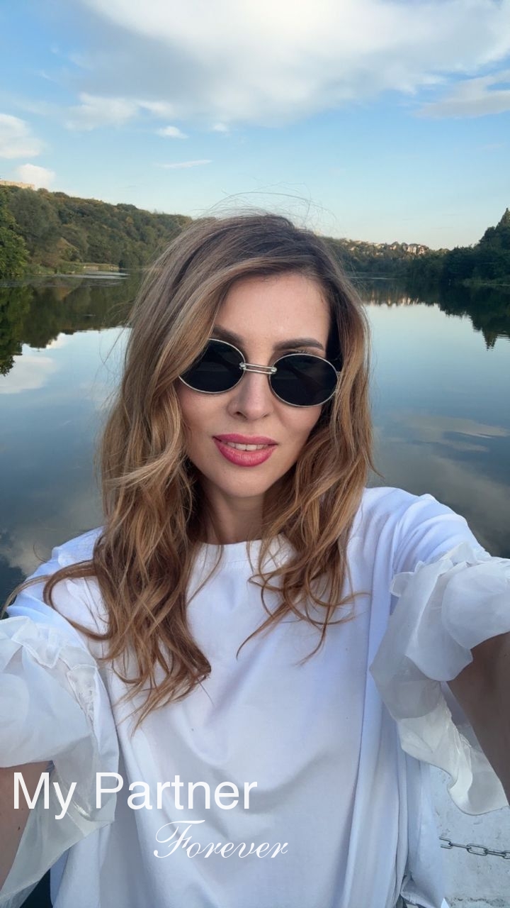 Meet Gorgeous Ukrainian Woman Elena from Vinnitsa, Ukraine
