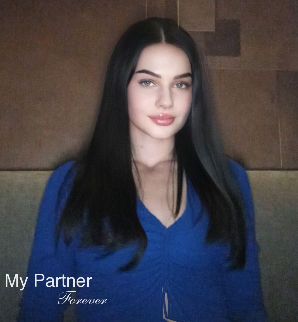 Online Dating with Beautiful Ukrainian Girl Viktoriya from Poltava, Ukraine