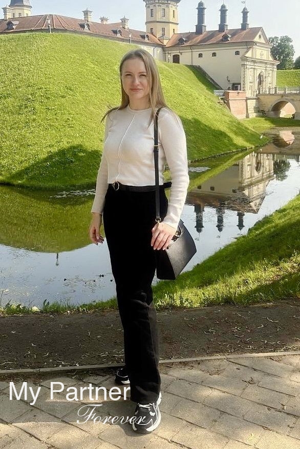 Online Dating with Gorgeous Belarusian Girl Mariya from Baranovochi, Belarus