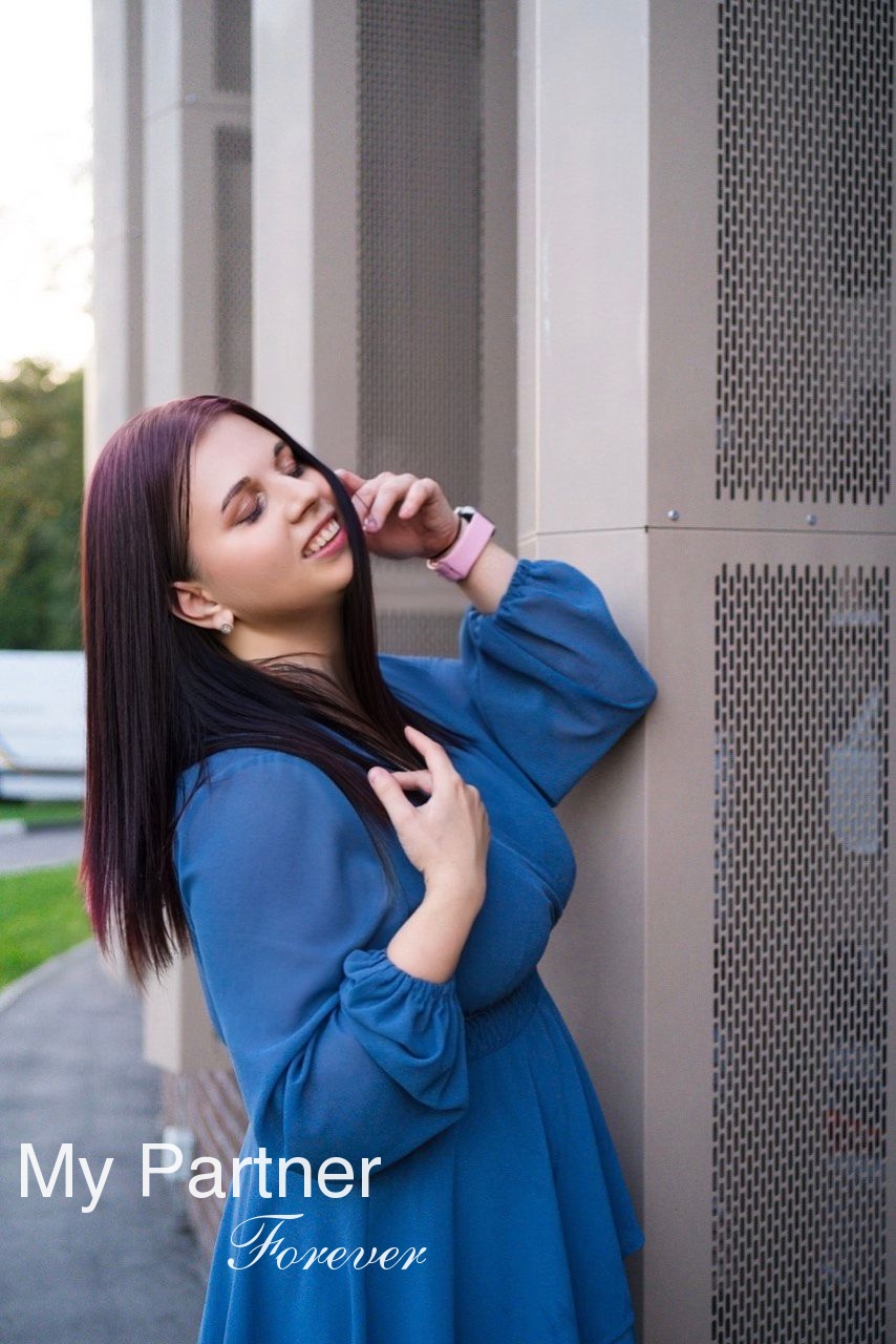 Online Dating with Gorgeous Ukrainian Girl Ruslana from Kharkov, Ukraine