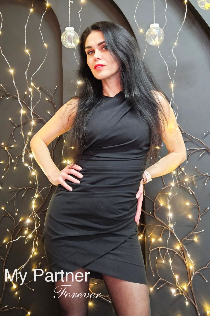 Online Dating with Gorgeous Ukrainian Woman Alla from Krivoj Rog, Ukraine