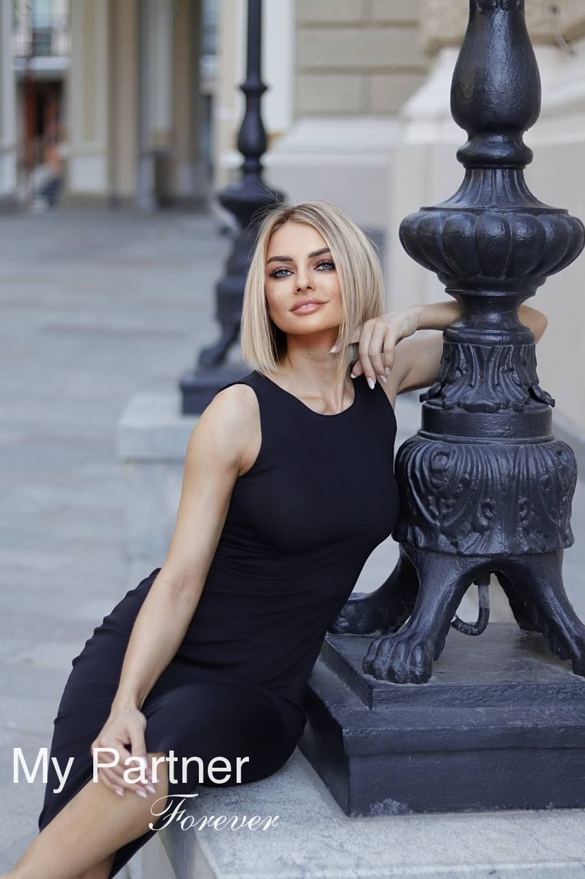 Online Dating with Pretty Ukrainian Woman Galina from Odessa, Ukraine